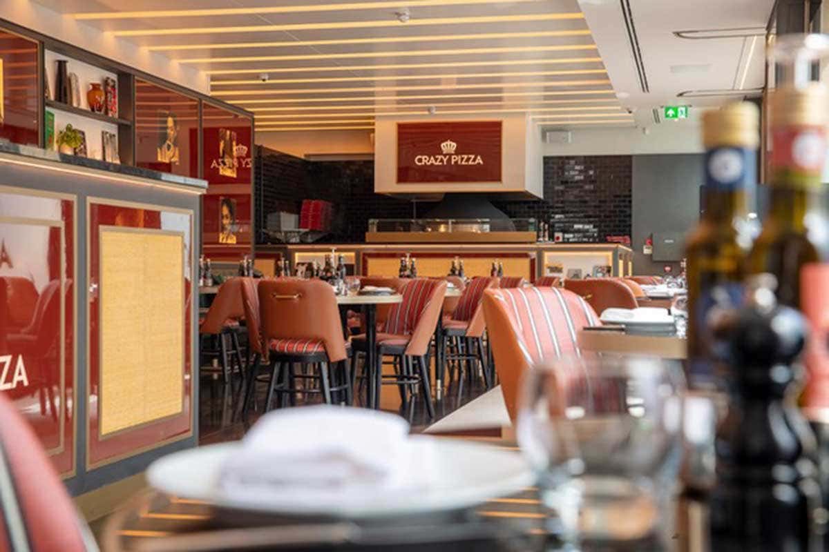 La sala interna del Crazy Pizza Crazy Pizza, Briatore apre nella La sala interna del Crazy Pizza Crazy Pizza, Briatore apre nella