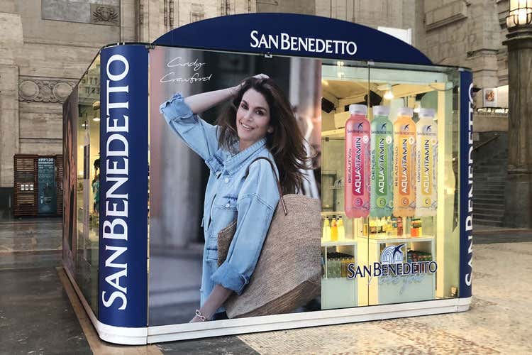 (San Benedetto torna a Milano Temporary Store in Stazione Centrale) (San Benedetto torna a Milano Temporary Store in Stazione Centrale)