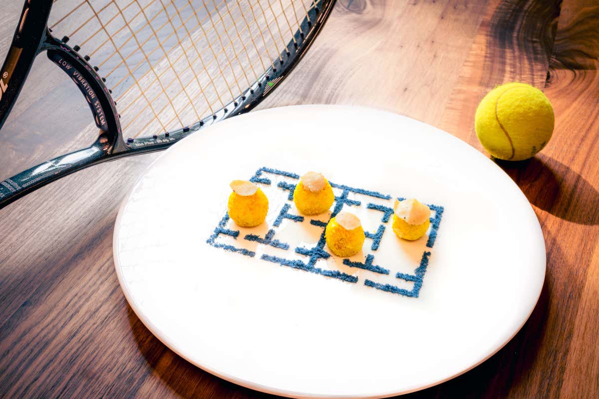 Il piatto speciale realizzato da Claudio Vicina nel 2021 Il cri-cri si dà al tennis: la caramella cambia volto per le Atp Finals Il piatto speciale realizzato da Claudio Vicina nel 2021 Il cri-cri si dà al tennis: la caramella cambia volto per le Atp Finals