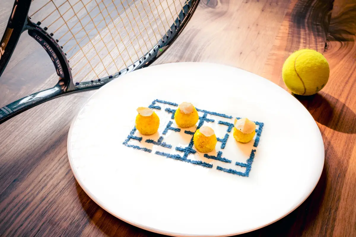 Il piatto speciale realizzato da Claudio Vicina nel 2021&nbsp; Il cri-cri si d&agrave; al tennis: la caramella cambia volto per le Atp Finals