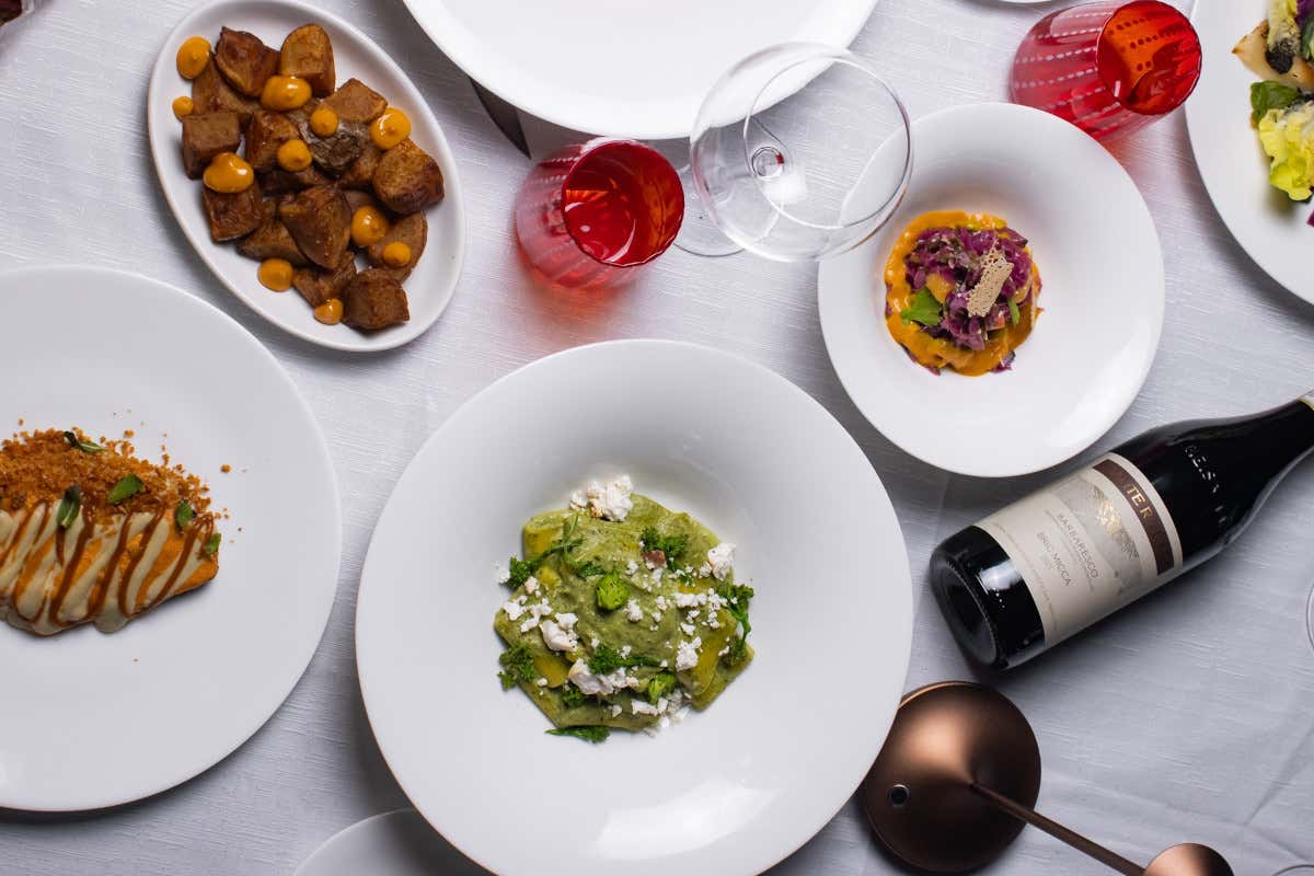 Il nuovo ristorante di Torino dove la brace entra in ogni piatto (anche nei dolci)