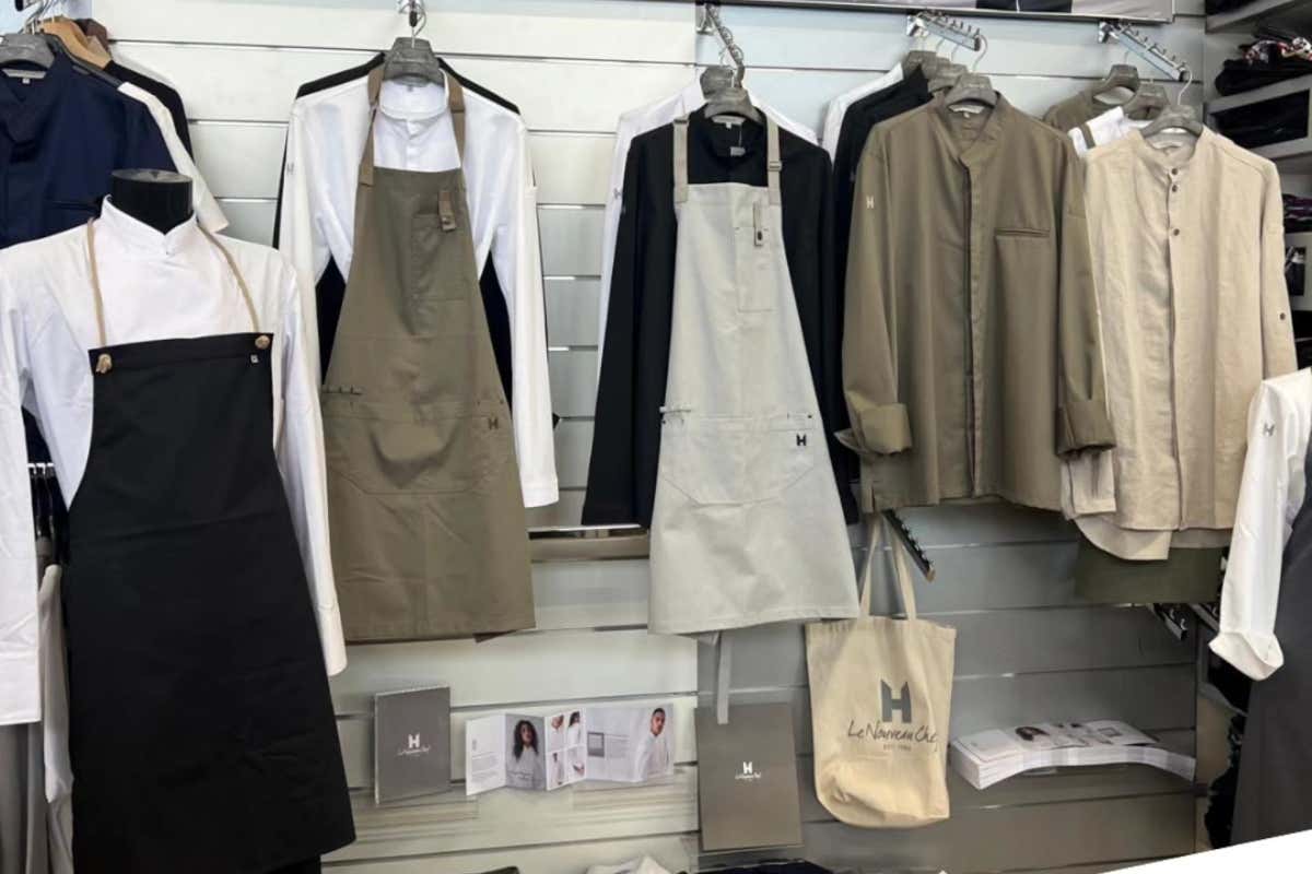 Dal concept al capo, la strategia sartoriale che veste cucine, sale e hotellerie Dal concept al capo, la strategia sartoriale che veste cucine, sale e hotellerie