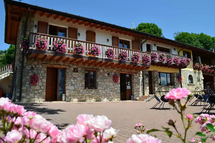 L&rsquo;agriturismo &egrave; nato una ventina d'anni fa grazie alla famiglia Bodei Il futuro di Cascina Carnevale tra delivery e agrigelateria