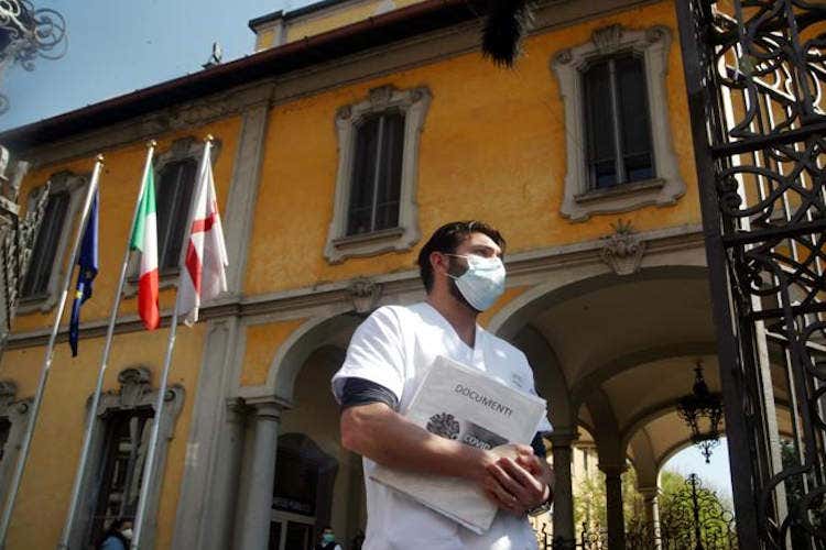 Nelle case di riposo sono scattate le perquisizioni - Lombardia, bufera sulle Rsa Blitz a Milano e nel Bergamasco