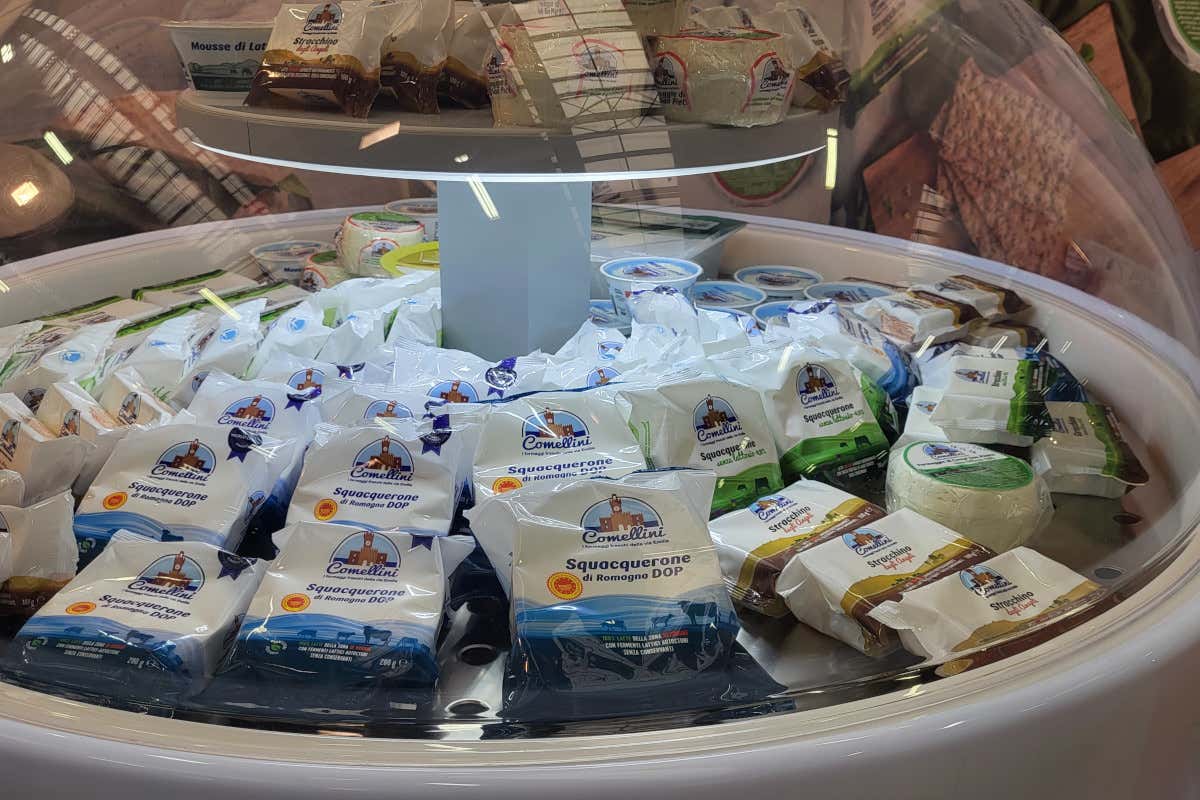 Caseificio Comellini, alcuni prodotti  Caseificio Comellini, uno Squacquerone di Romagna da premio