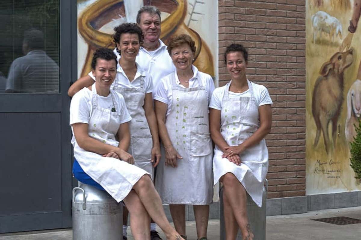 In Veneto c’è un caseificio che trasforma tre latti in formaggi d’autore In Veneto c’è un caseificio che trasforma tre latti in formaggi d’autore