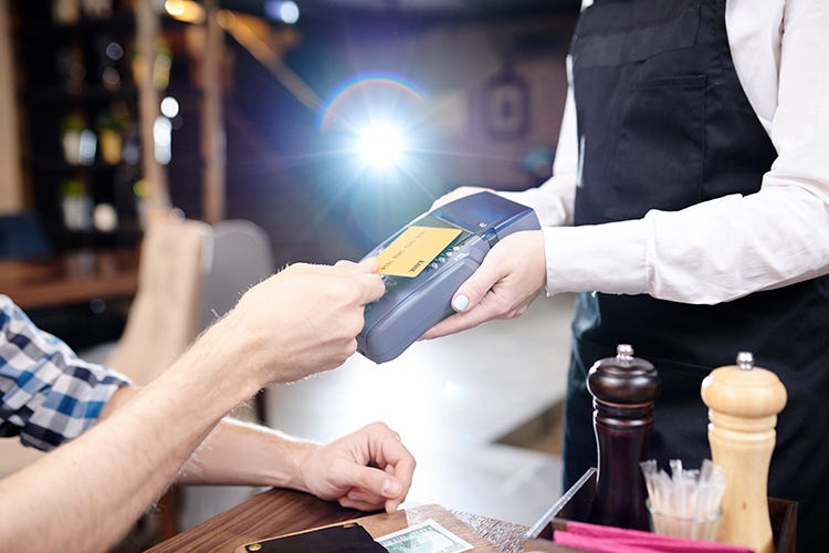 Nel settore Bar l'aumento delle transazioni contactless sfiora il 100% in più - Clienti, commercianti, Governo Tutti con un obiettivo: il cashless
