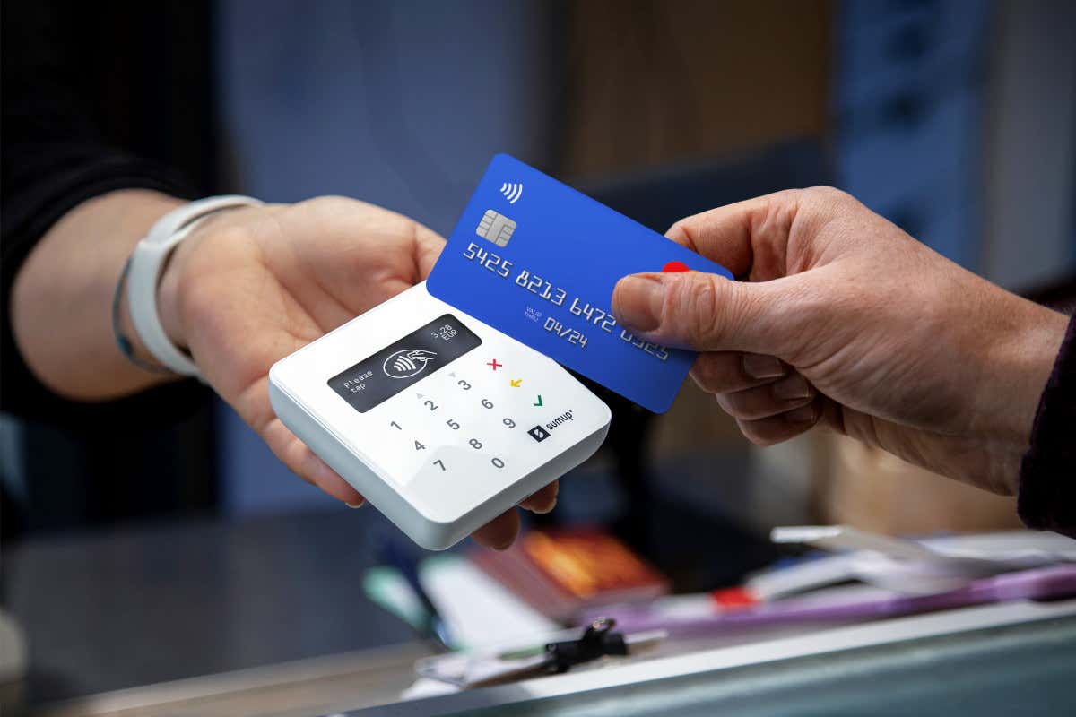 Turismo, crescono i pagamenti con carta: +24,5% nell'estate 2024 Turismo, crescono i pagamenti con carta: +24,5% nell'estate 2024