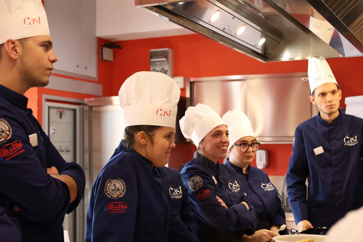 La verità di Martina: «Altro che weekend liberi, in cucina serve fame. O chiudiamo tutti» La verità di Martina: «Altro che weekend liberi, in cucina serve fame. O chiudiamo tutti»