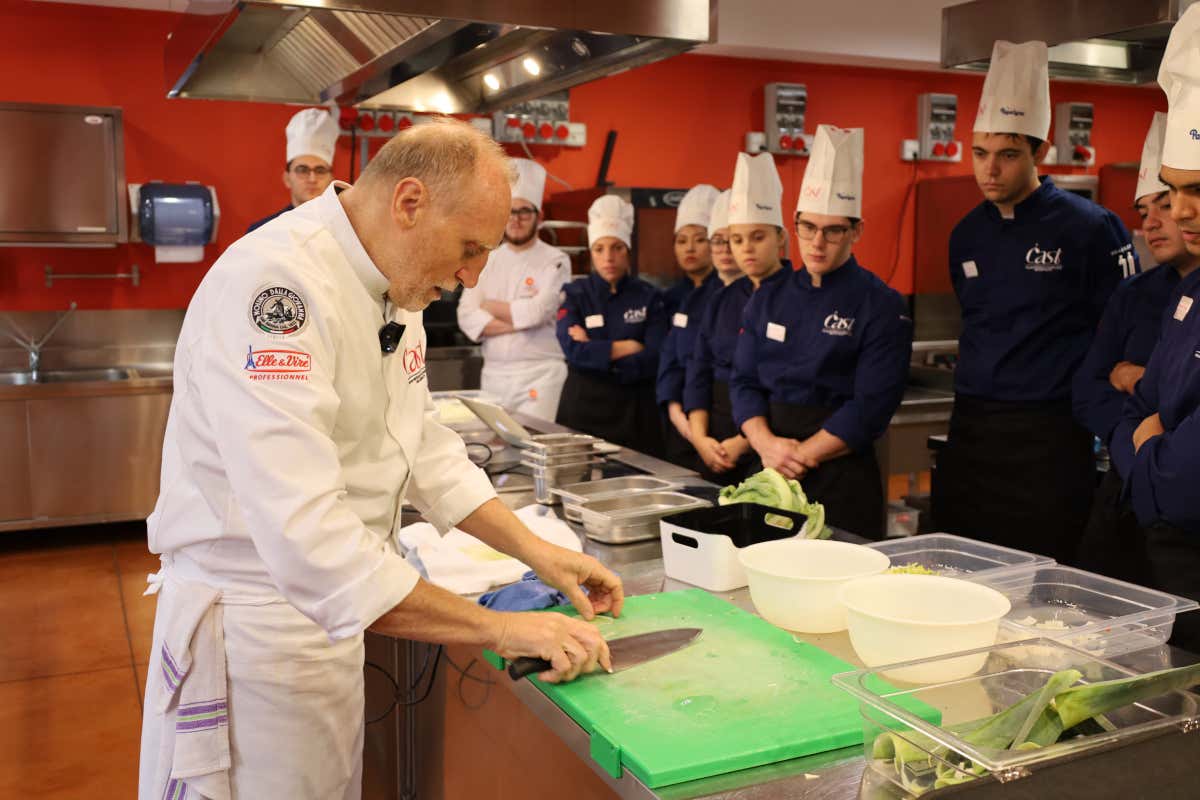 La verità di Martina: «Altro che weekend liberi, in cucina serve fame. O chiudiamo tutti» La verità di Martina: «Altro che weekend liberi, in cucina serve fame. O chiudiamo tutti»