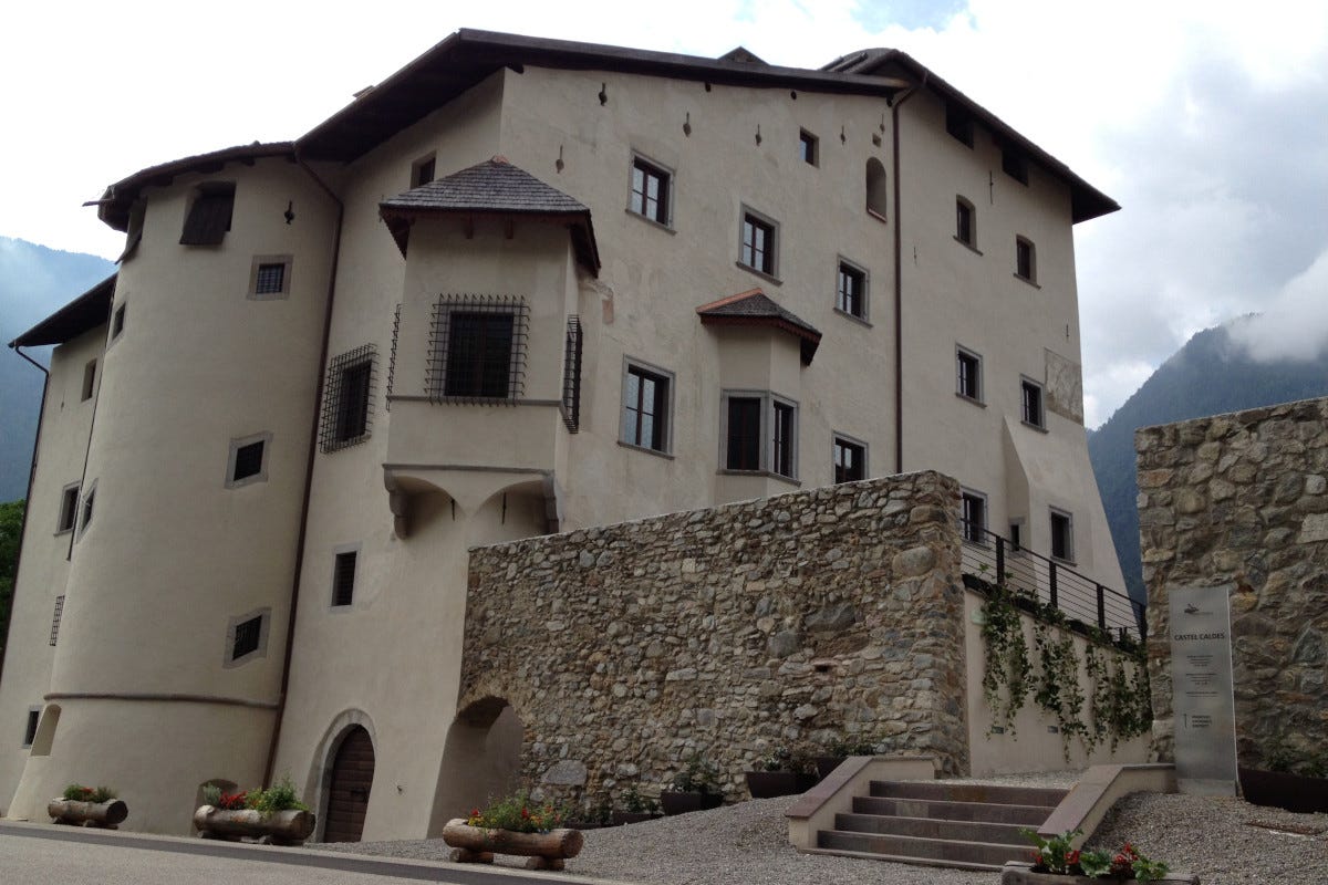 Castel Caldes, maniero gotico, seconda tappa di Trenino dei castelli Trenino dei castelli: un tour fra la storia e il gusto del Trentino
