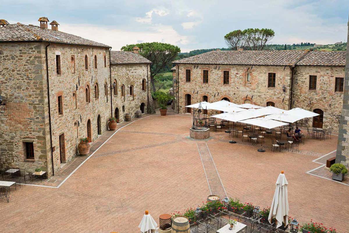 Castel Monastero, un buen retiro per immergersi nella campagna senese Castel Monastero, un buen retiro per immergersi nella campagna senese