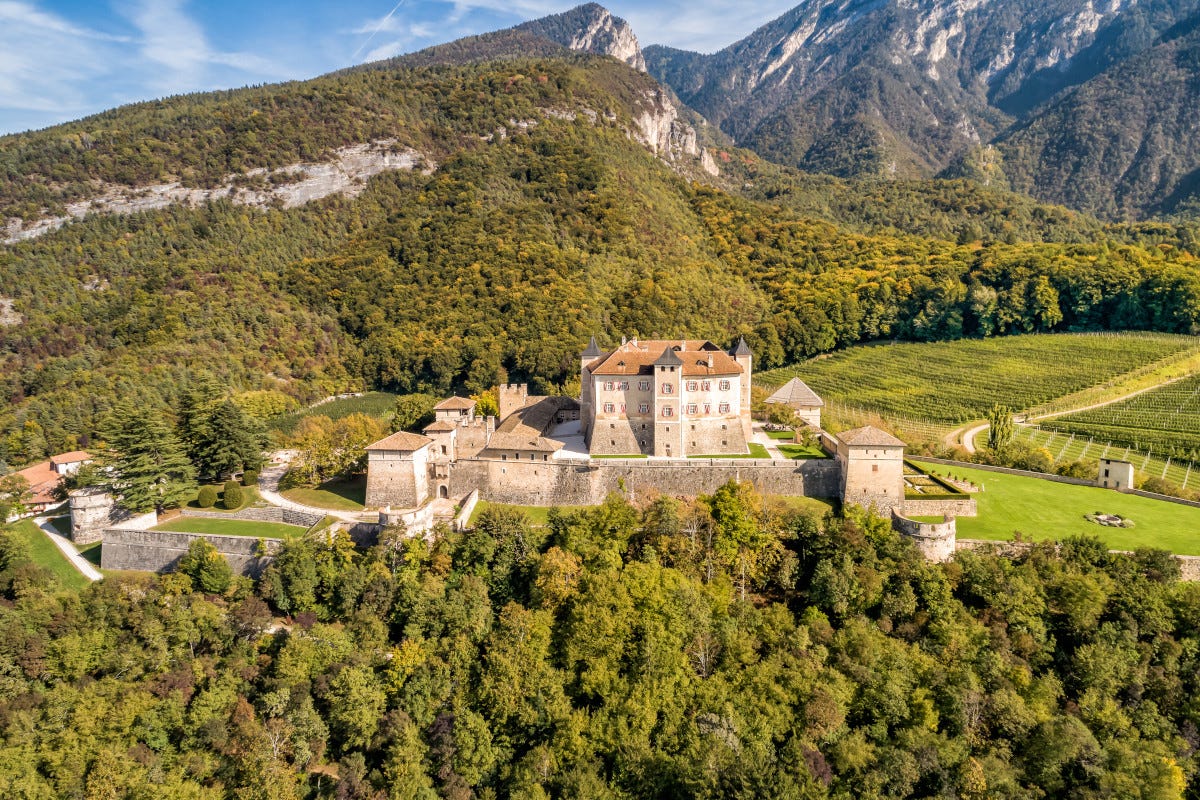 Castel Thun è l'ultima tappa di Trenino dei Castelli Trenino dei castelli: un tour fra la storia e il gusto del Trentino