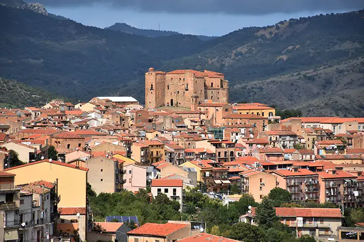 Il borgo di Castelbuono (Pa) Nicola Fiasconaro firma un menu all'insegna della biodiversit&agrave; per l'Accademia dei Georgofili