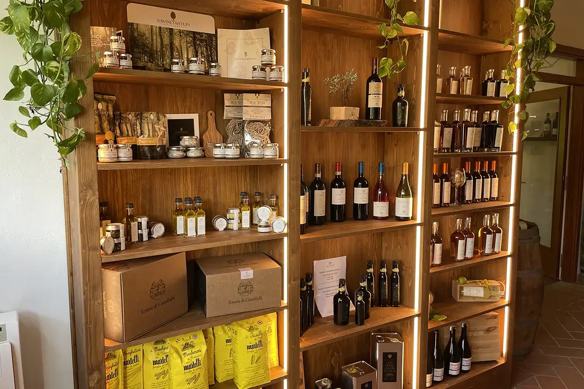 Altre bottiglie della Tenuta Castelfalfi, la Toscana in bottiglia. Vino e olio 100% biologici