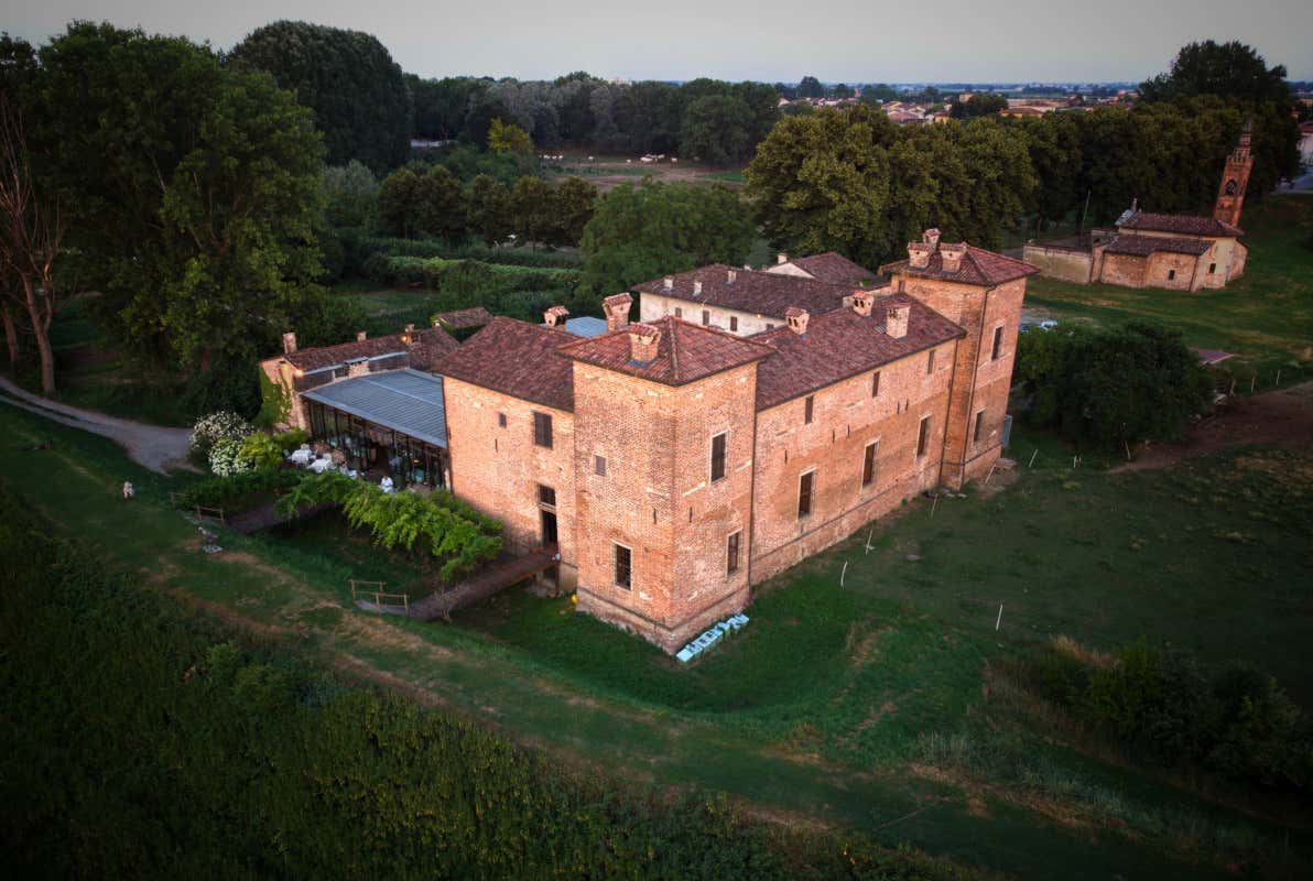 Antica Corte Pallavicina Dormire nei castelli? Si può, ed è un'esperienza indimenticabile