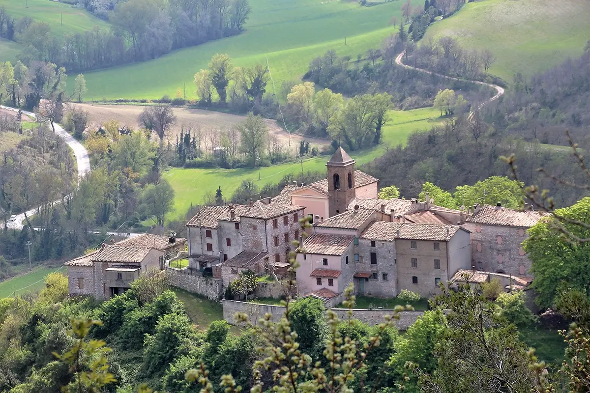 Una delle principali caratteristiche di Arcevia &egrave; rappresentata dai suoi nove castelli Tappa ad Arcevia, la perla dei monti con nove castelli