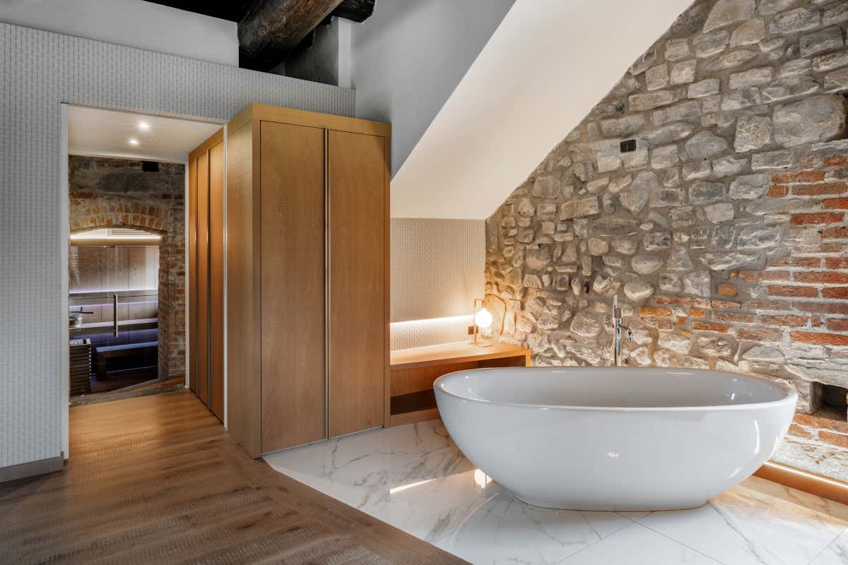 Il bagno di una stanza del Castello di Casiglio Il Castello di Casiglio, un relais 4 stelle con 700 anni di storia