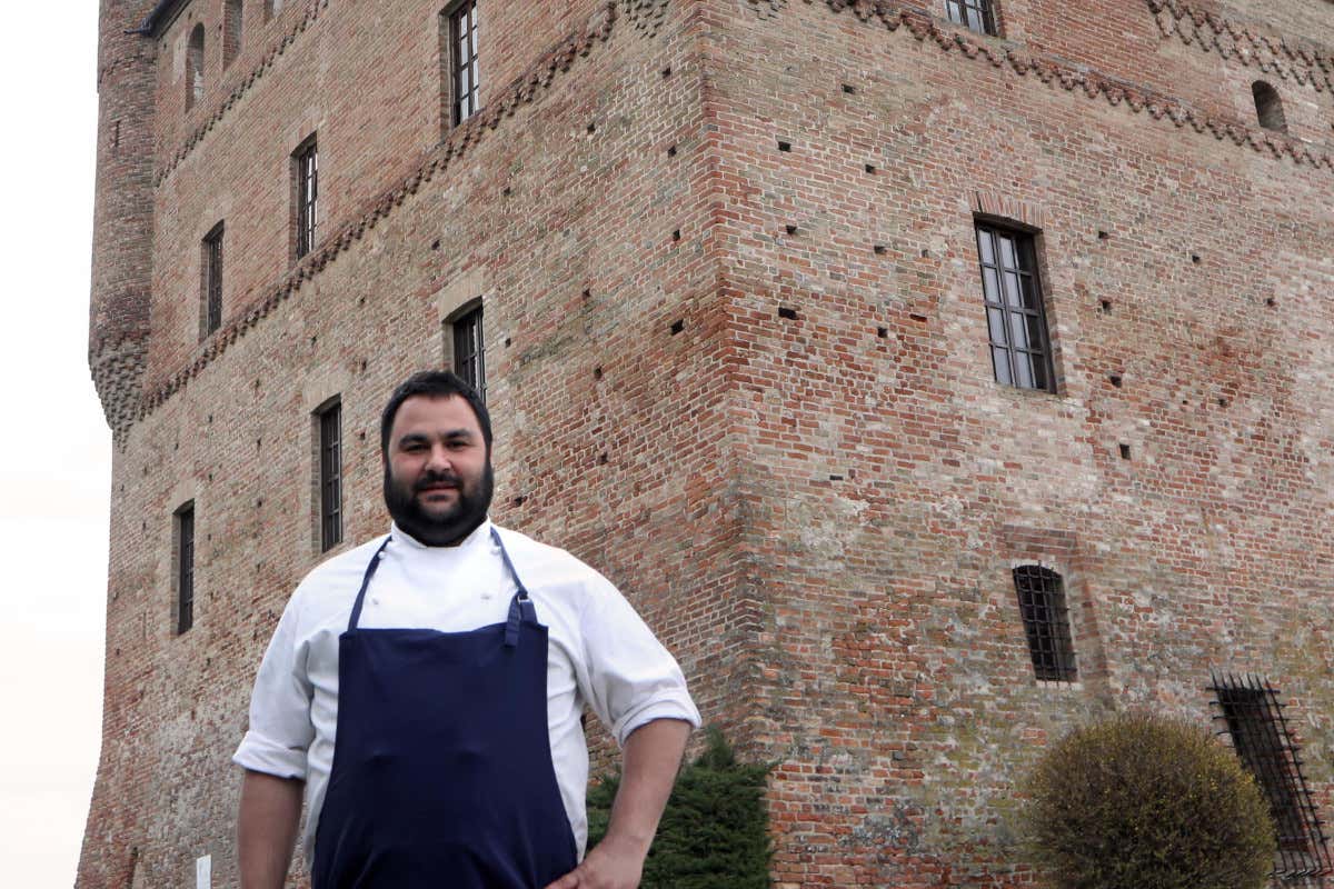 Alessandro Mecca a capo delle cucine del Castello di Grinzane Cavour Alessandro Mecca nelle cucine del Castello di Grinzane Cavour