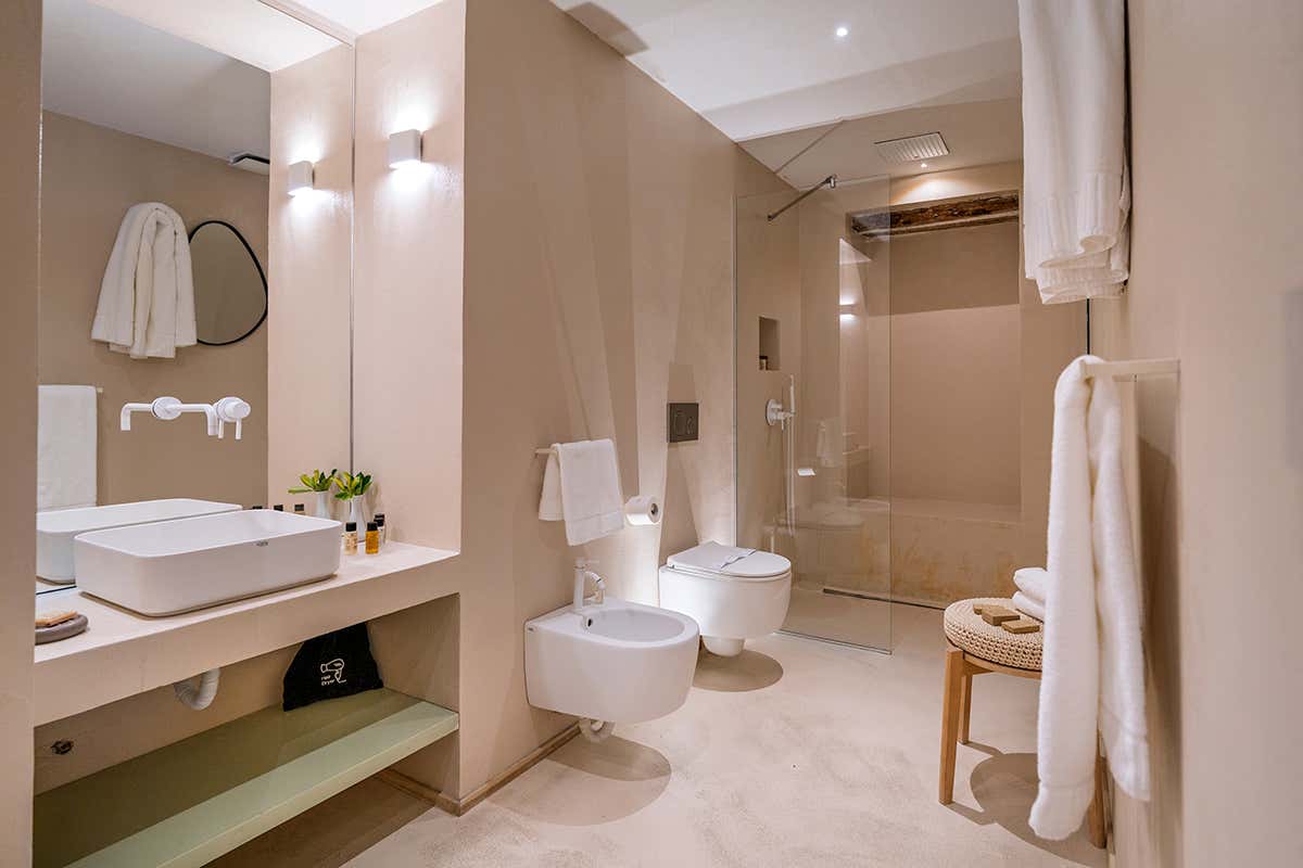 Un castello barocco dove si beve vino nel palmento storico più grande dell’Etna