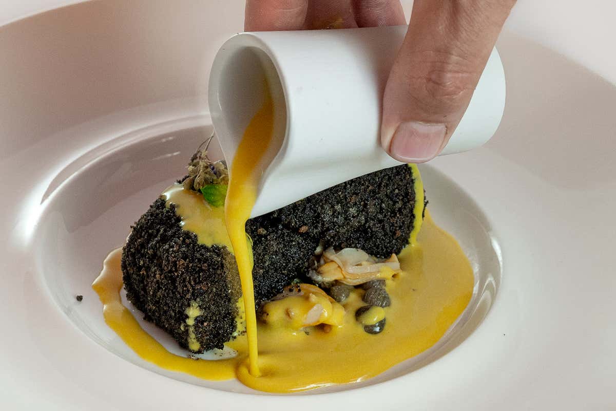 Un castello barocco dove si beve vino nel palmento storico più grande dell’Etna Un castello barocco dove si beve vino nel palmento storico più grande dell’Etna