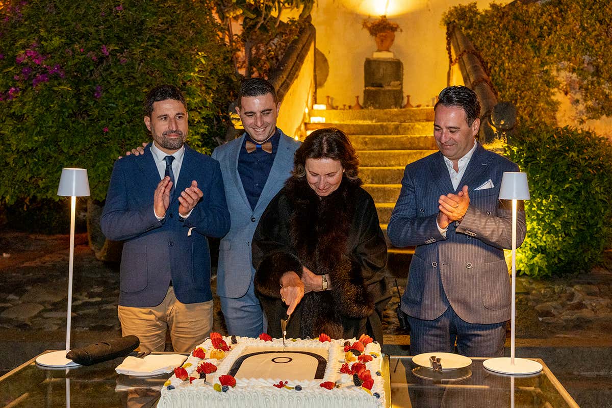 Un castello barocco dove si beve vino nel palmento storico più grande dell’Etna Un castello barocco dove si beve vino nel palmento storico più grande dell’Etna