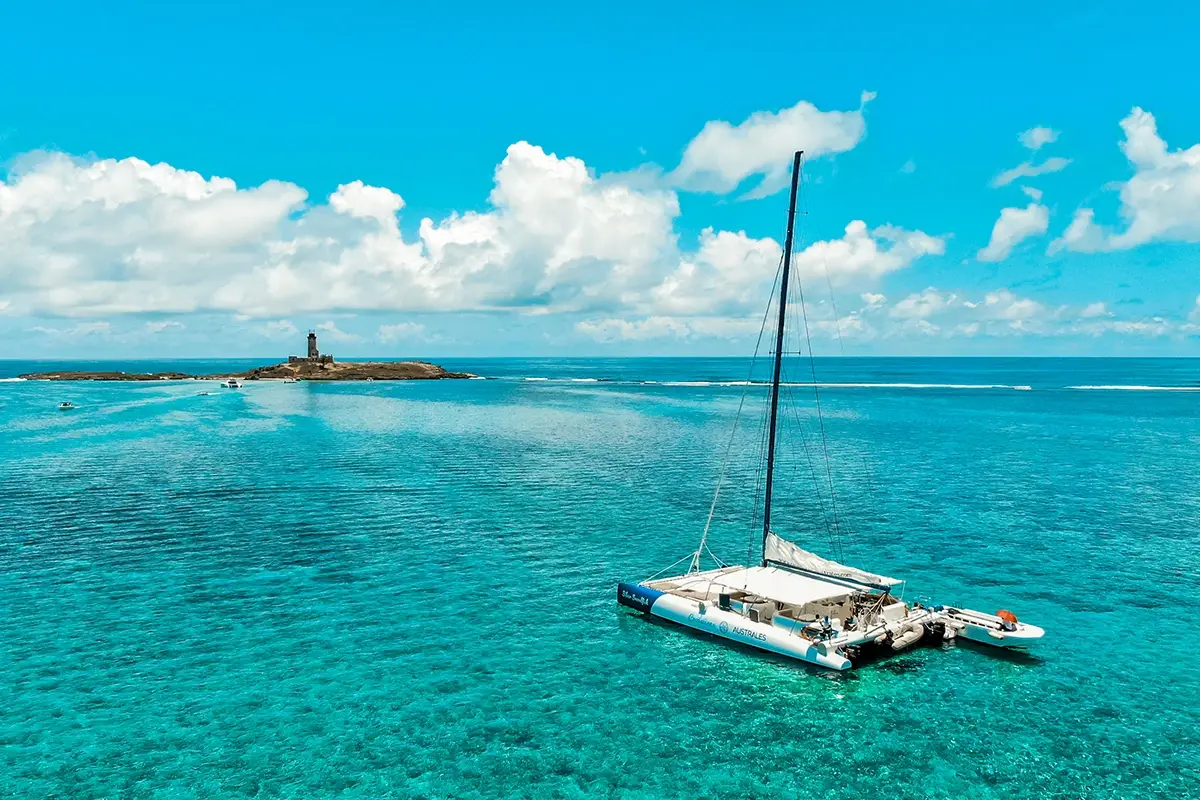 Escursioni in catamarano Cosa fare in paradiso? Alla scoperta di Mauritius, dove oltre la spiaggia c&rsquo;&egrave; di pi&ugrave;