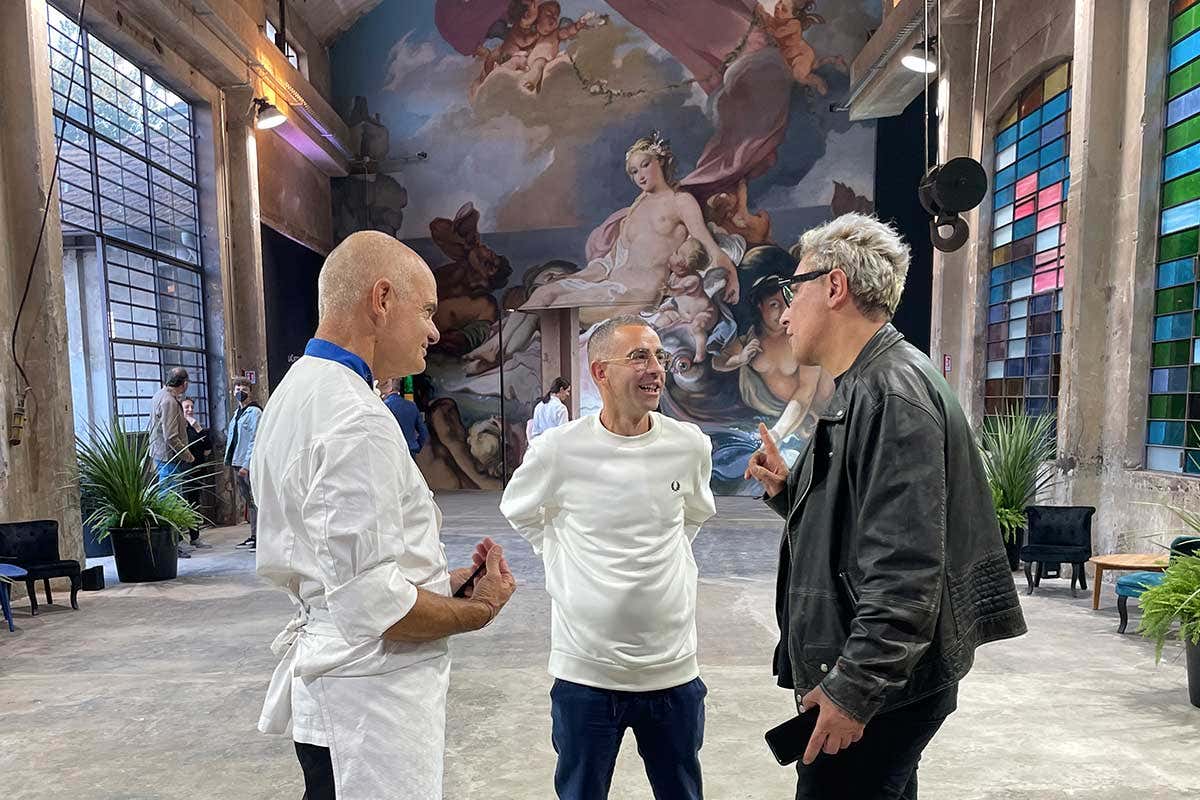 Derflingher, Ravo Mattoni e Dj Ringo all'interno dello spazio de La Cattedrale La squadra Euro-Toques capitanata da Derflingher protagonista nel Varesino