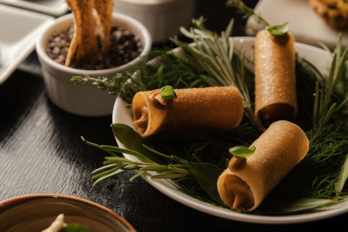 Gli chef Parisi e Valbuzzi incantano in una cena a quattro mani al Filario Gli chef Parisi e Valbuzzi incantano in una cena a quattro mani al Filario