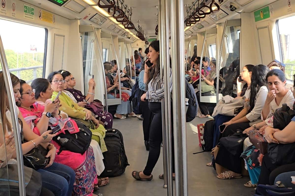 Un vagone riservato alle donne sulla metropolitana di Delhi