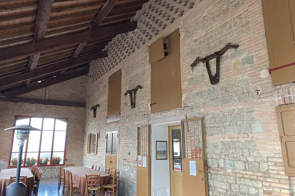 L'entrata del ristorante Gita in campagna o cena romantica? All'agriturismo Cavazzone si possono fare tutte e due