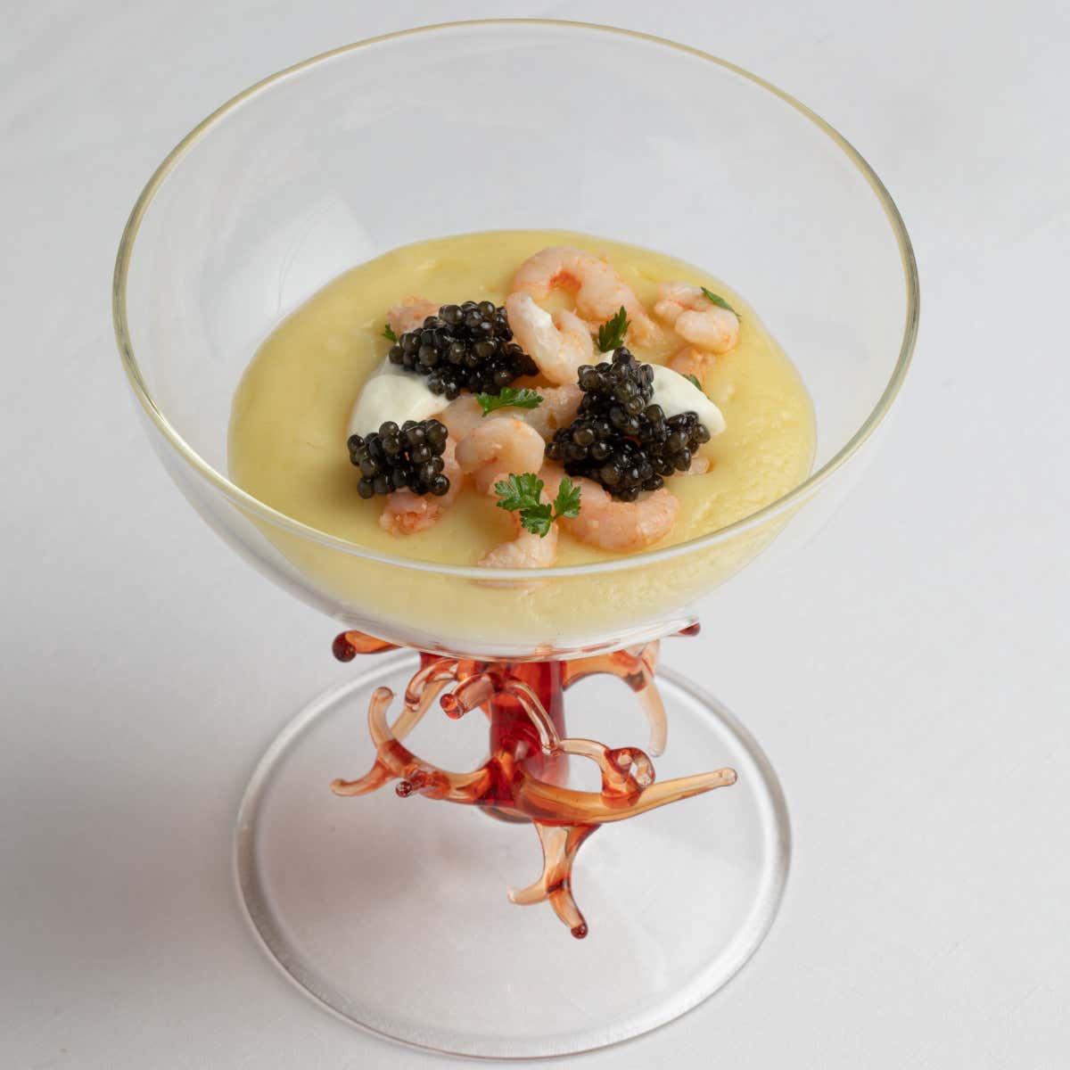 Il Beluga Imperial è molto apprezzato nell'alta ristorazione, come in questo cocktail di gamberi