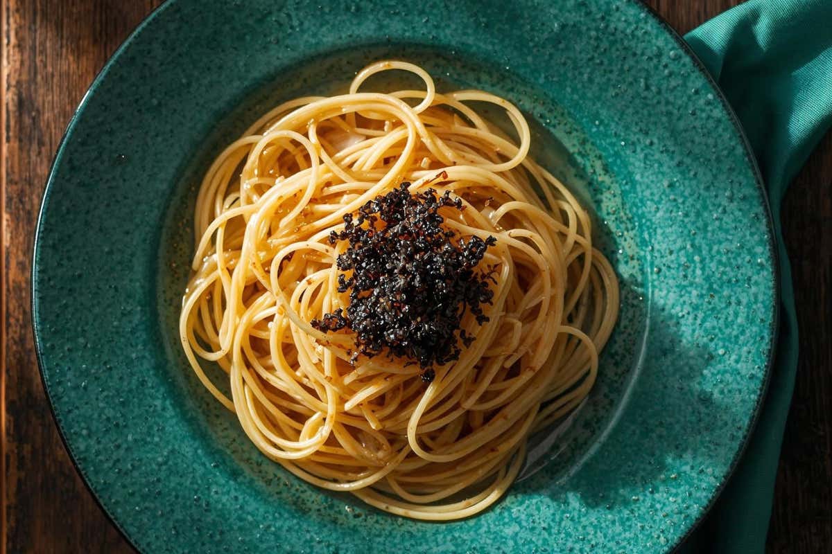 Spaghetti al burro con Fiocchi di Caviale croccanti essiccati
