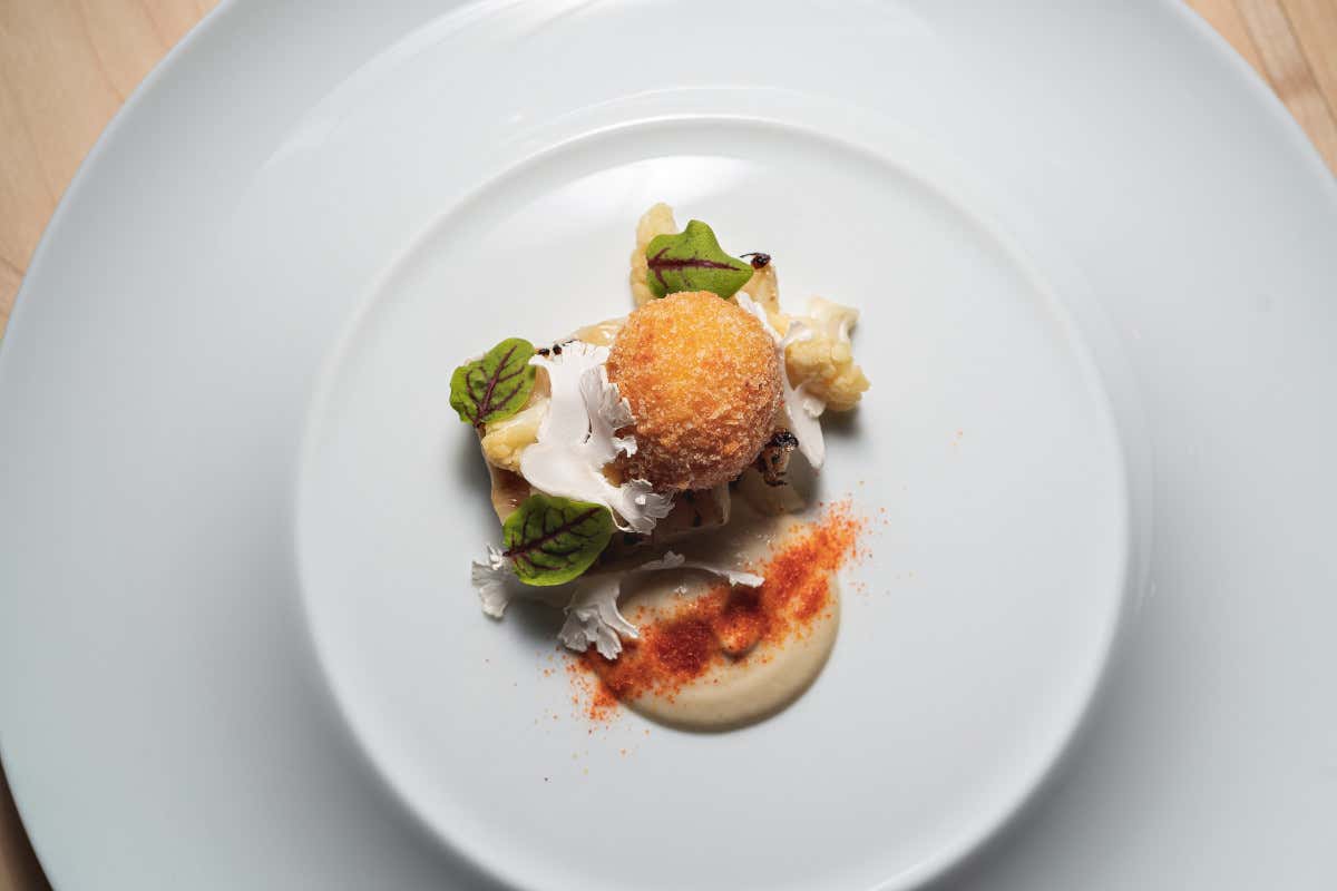 Il Cavolfiore in diverse consistenze Saint fine dining in piazza Duomo a Monza