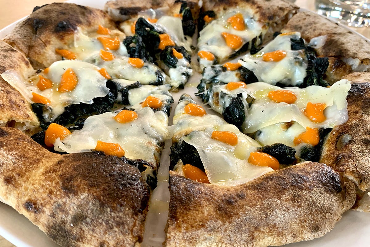 La pizza Cavolo Nero Il ristorante pizzeria dell’inclusione si chiama “mosso”