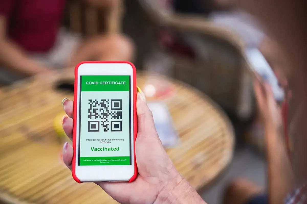 Restrizioni pi&ugrave; severe Le proposte della cabina di regia: super green pass per consumare al bancone di bar e ristoranti