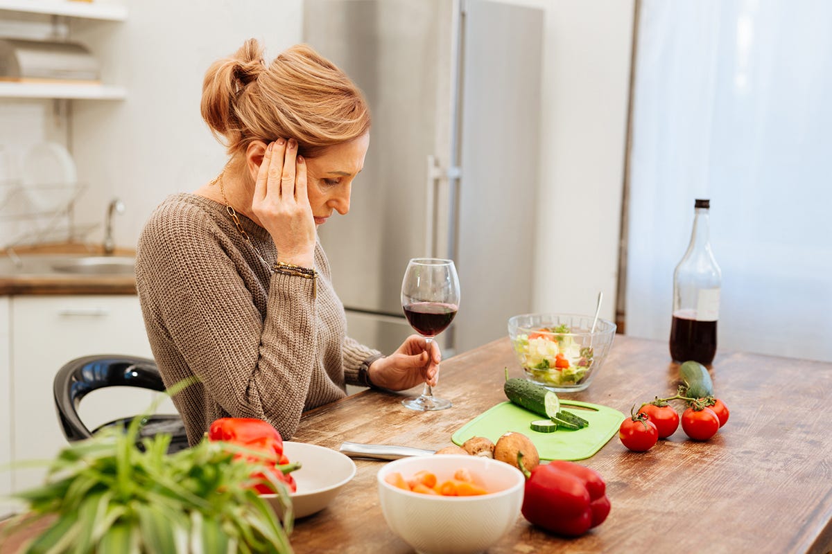 Cosa mangiare se si soffre di cefalea? Cefalee ricorrenti e alimentazione? Cosa è meglio non mangiare