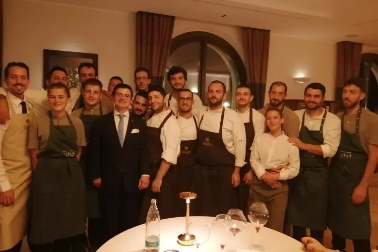 Le due brigate di cucina insieme Umbria Coast to coast: cena a quattro mani nella terra di San Francesco