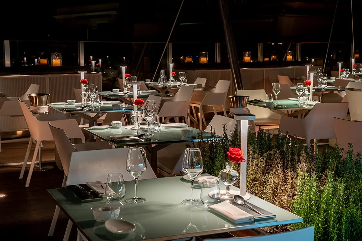 L'aperitivo che parte al tramonto lascia poi spazio alla cena classica Ristorante o locale? Tutte e due! Ecco il segreto dell’Hi-Res