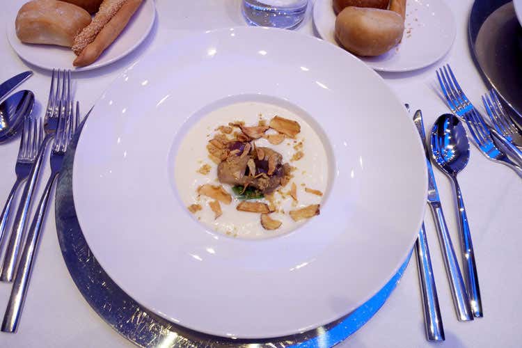 (Cena stellata a Milano con i cavalieri per celebrare il tartufo e i vini d’Alba)