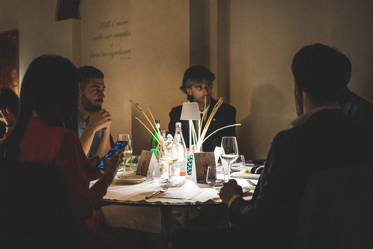 La cena a La Filanda “Nati per stare insieme” si tinge di Sicilia con Cristian Benvenuto