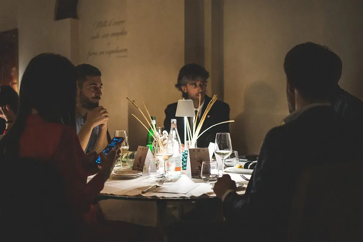 La cena a La Filanda “Nati per stare insieme” si tinge di Sicilia con Cristian Benvenuto