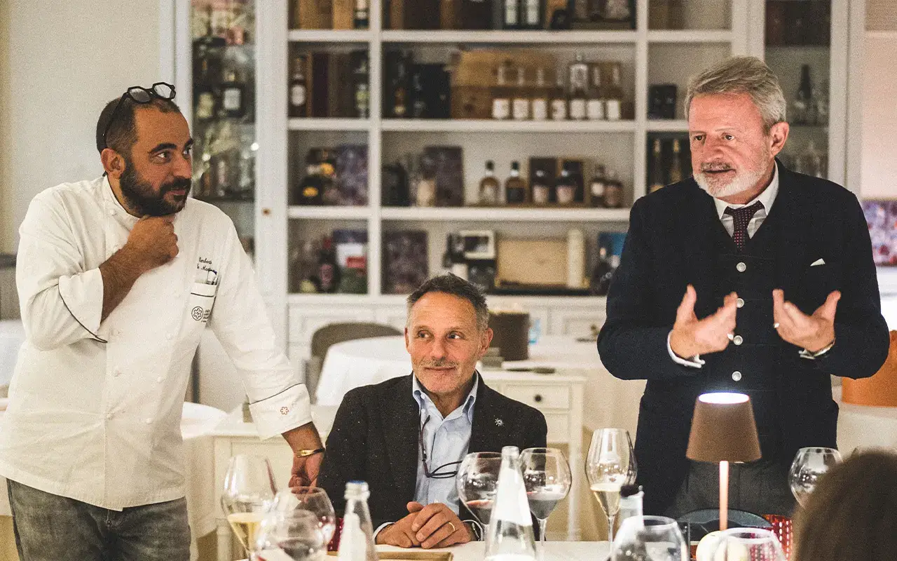 Umberto De Martino, Simone Nera e Alberto Lupini durante la cena Settimo appuntamento di “Nati per stare Insieme” da Umberto De Martino