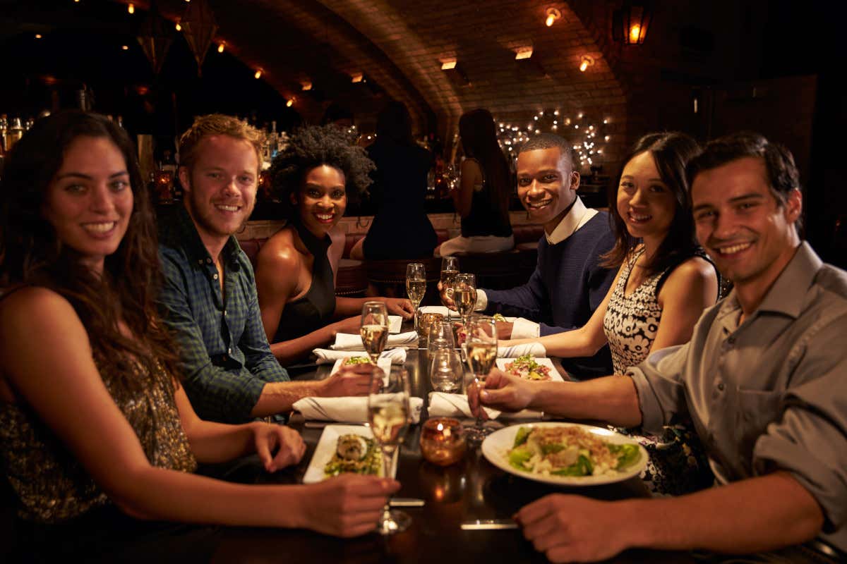 Ecco perché, secondo la scienza, in inverno conviene cenare prima