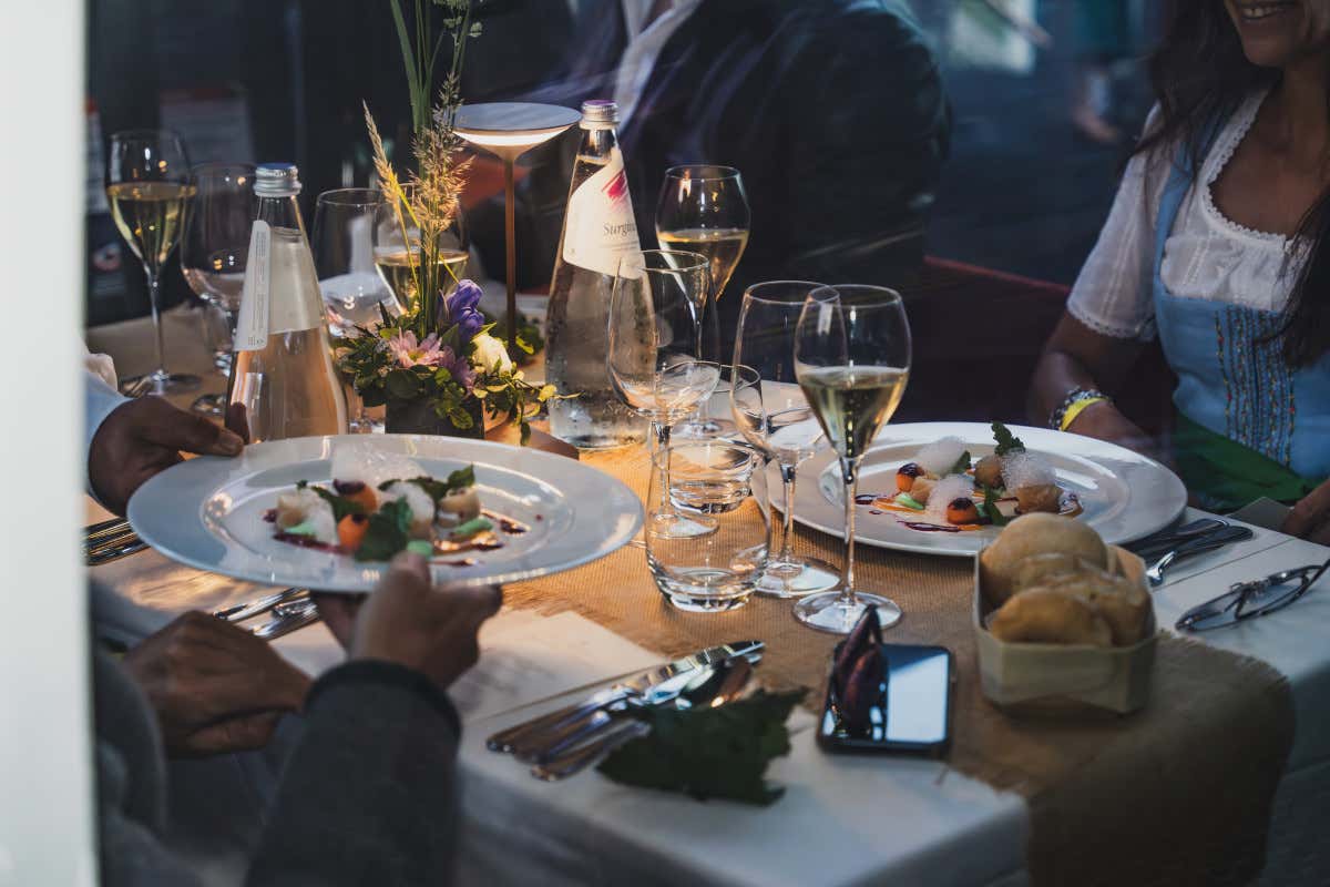 Un'esperienza gourmet da provare? La cena in telecabina a Madonna di Campiglio