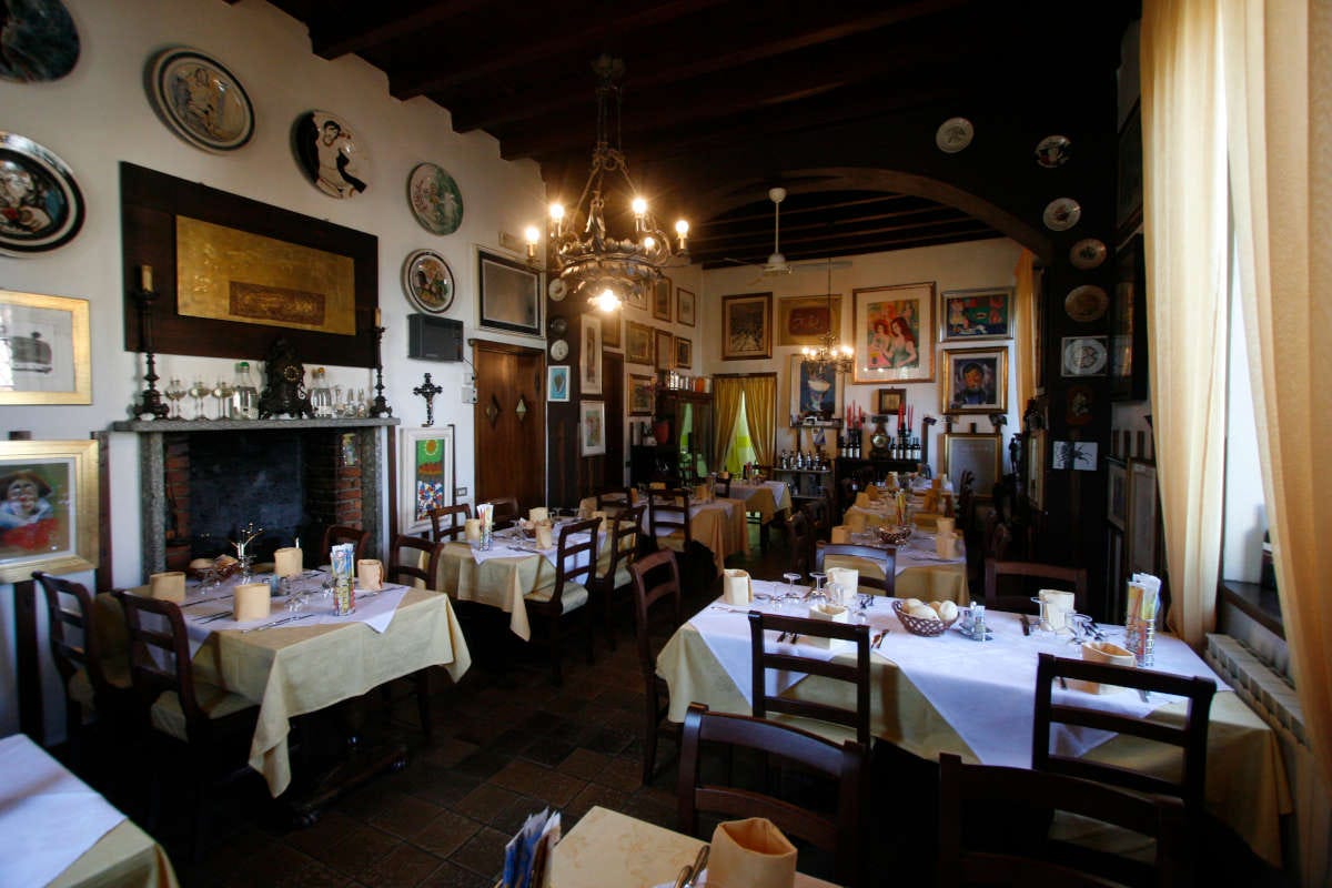 una sala di Dal Baffo, Cenacolo dei pittori Dal negozio di alimentari ai piatti ricercati a Dal Baffo, Cenacolo dei pittori per piatti ricercati