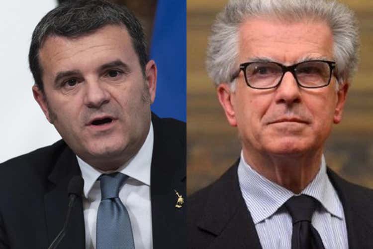 Gian Marco Centinaio e Luigi Zanda - La folle idea di Zanda (Pd):  &laquo;Diamo in pegno i beni pubblici&raquo;