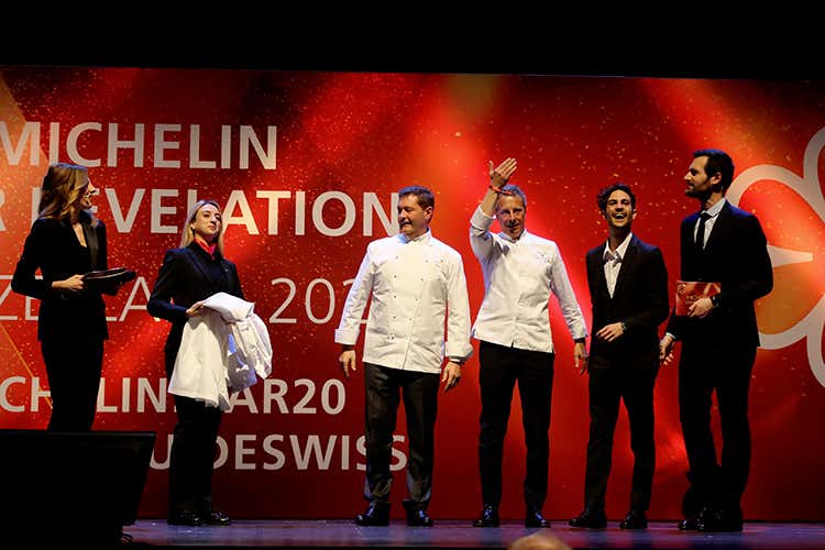 Bistellato ora il ristorante Da Vittorio all'interno del Carlton di St. Moritz - Da Vittorio, due stelle a St.Moritz Ora sono sei nel firmamento Cerea Bistellato ora il ristorante Da Vittorio all'interno del Carlton di St. Moritz - Da Vittorio, due stelle a St.Moritz Ora sono sei nel firmamento Cerea