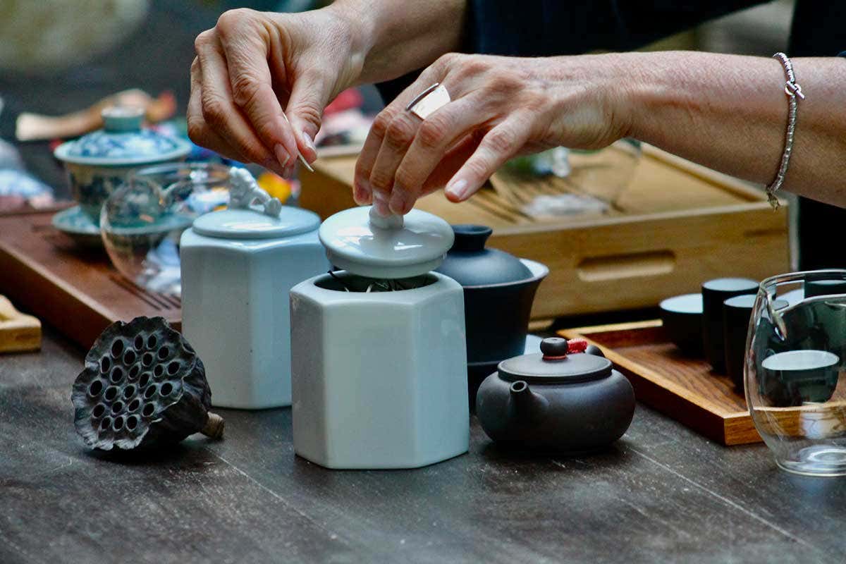 La scelta del tè Come preparare un tè a regola d'arte? A Venezia nasce l'Accademia per imparare