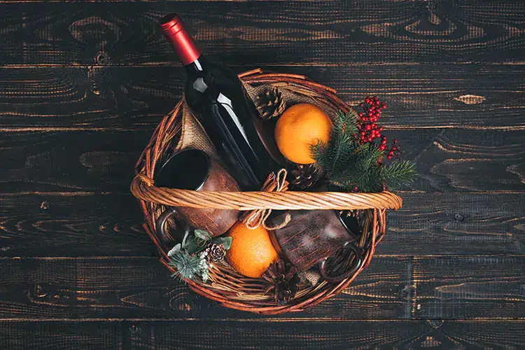 Saranno 10,7 milioni i cesti con prodotti enogastronomici che finiranno sotto l'albero per il Natale 2021 Corsa ai regali di Natale, per i doni last minute vince l'enogastronomia